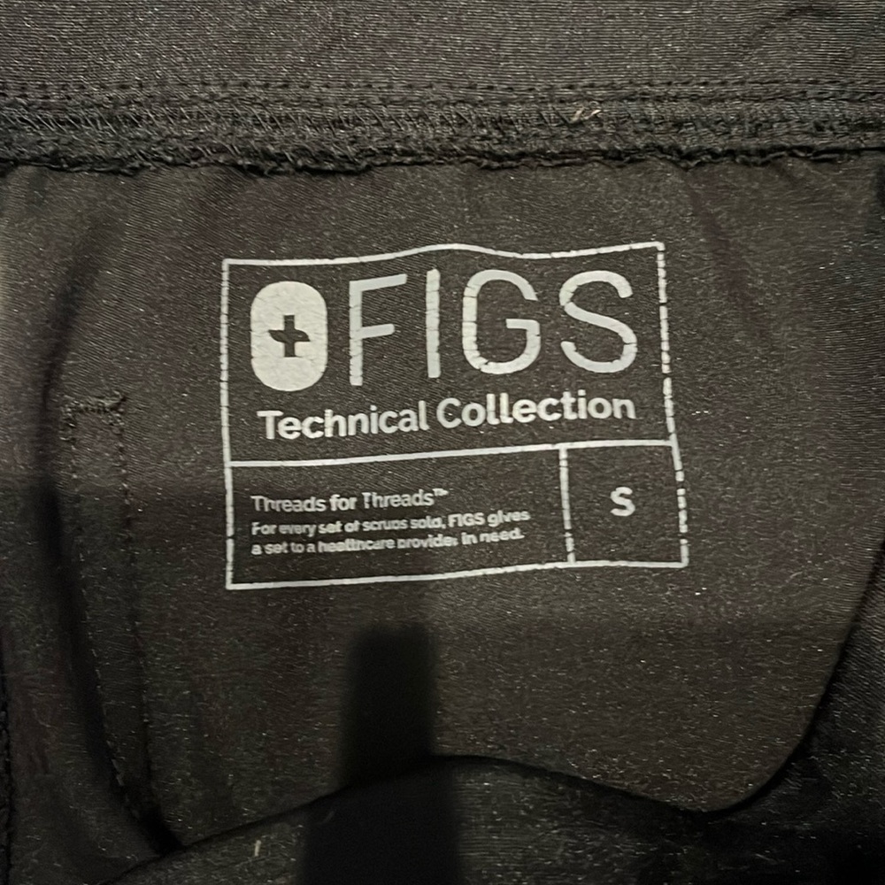 Gently loved Figs standard scrub pants